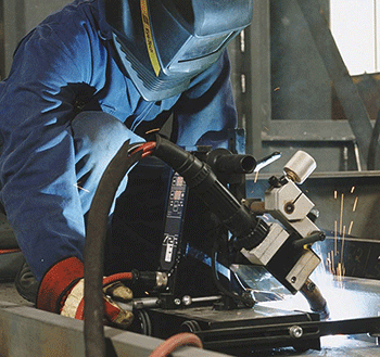 Компактный сварочный трактор ESAB Miggytrac 2000 в работе Компактный сварочный трактор ESAB Miggytrac 2000 в работе